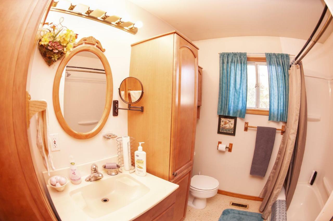 Tiga Bed And Breakfast Йелоунайф Екстериор снимка