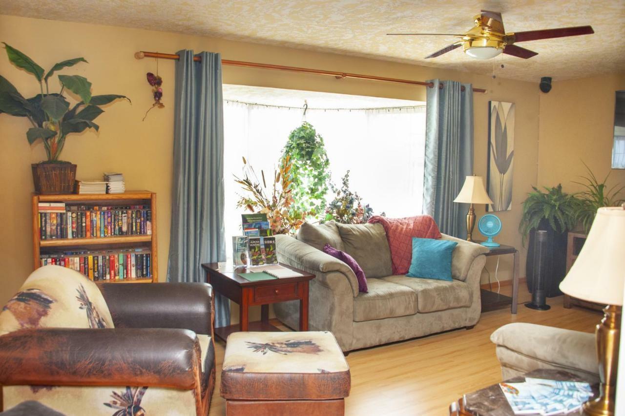 Tiga Bed And Breakfast Йелоунайф Екстериор снимка