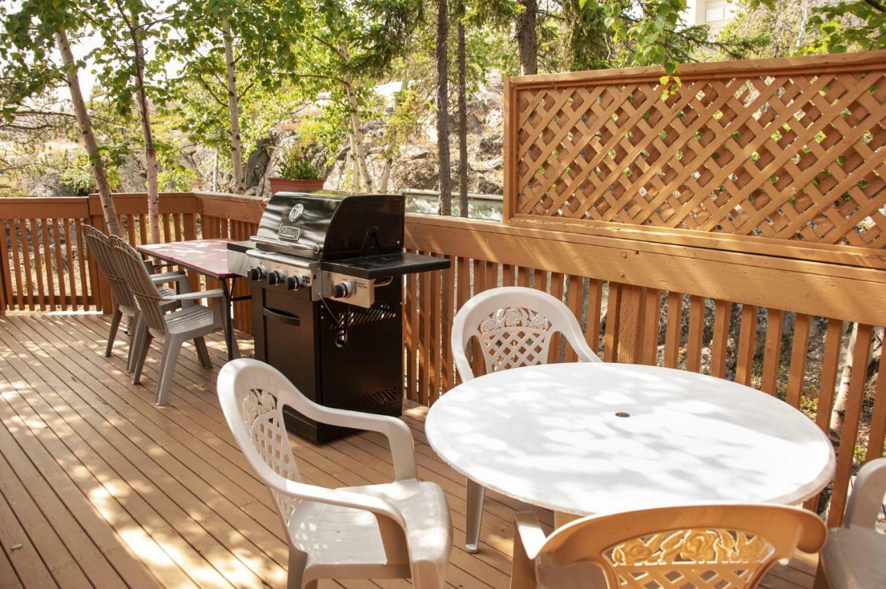 Tiga Bed And Breakfast Йелоунайф Екстериор снимка