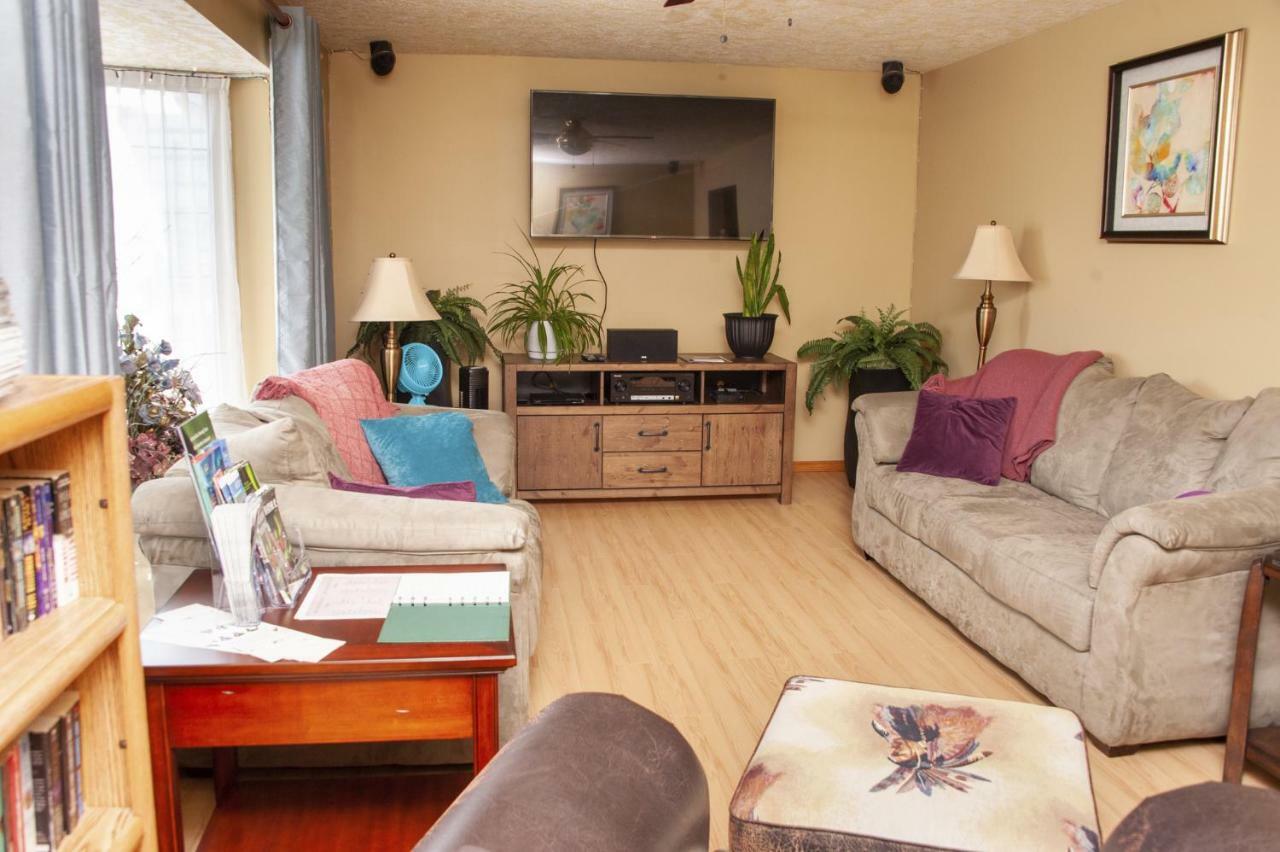 Tiga Bed And Breakfast Йелоунайф Екстериор снимка
