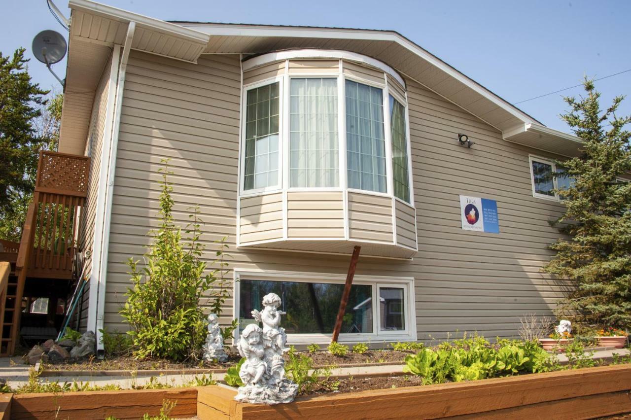 Tiga Bed And Breakfast Йелоунайф Екстериор снимка