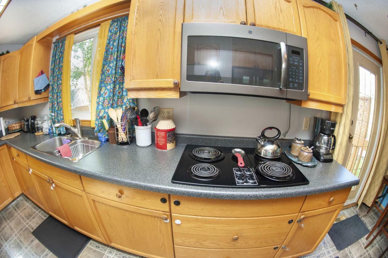 Tiga Bed And Breakfast Йелоунайф Екстериор снимка
